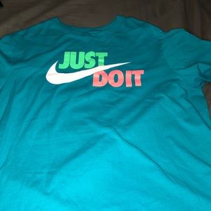 nike t shirt